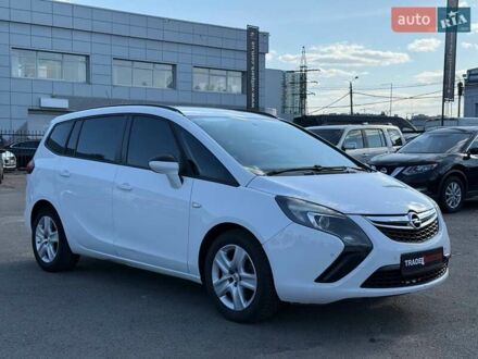Белый Опель Zafira Tourer, объемом двигателя 1.96 л и пробегом 275 тыс. км за 8190 $, фото 1 на Automoto.ua