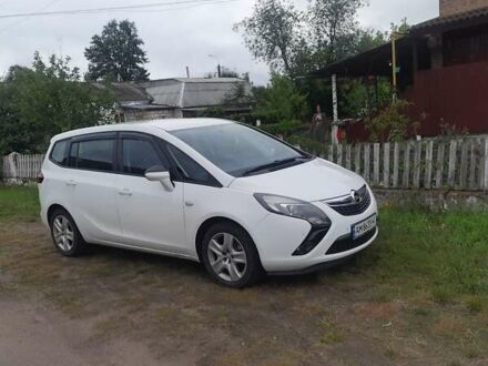 Белый Опель Zafira Tourer, объемом двигателя 1.6 л и пробегом 202 тыс. км за 10500 $, фото 1 на Automoto.ua