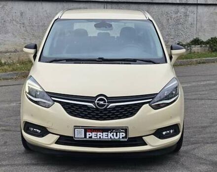 Бежевый Опель Zafira Tourer, объемом двигателя 2 л и пробегом 280 тыс. км за 12500 $, фото 1 на Automoto.ua