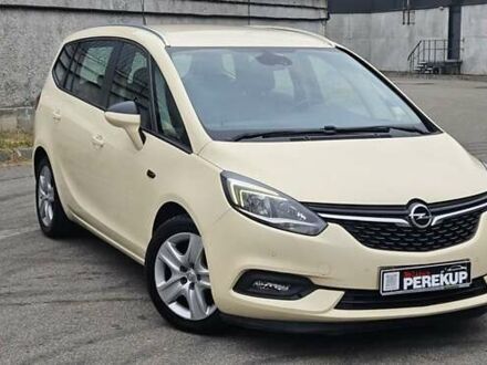 Бежевый Опель Zafira Tourer, объемом двигателя 2 л и пробегом 280 тыс. км за 12500 $, фото 1 на Automoto.ua