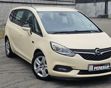 Бежевый Опель Zafira Tourer, объемом двигателя 2 л и пробегом 280 тыс. км за 12500 $, фото 1 на Automoto.ua