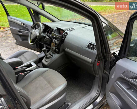Опель Zafira Tourer 2011 в Ровно на Automoto.ua Черный Опель Zafira Tourer, объемом двигателя 1.8 л и пробегом 192 тыс. км за 6950 $, фото 4 на Automoto.ua