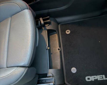 Черный Опель Zafira Tourer, объемом двигателя 0 л и пробегом 220 тыс. км за 9500 $, фото 19 на Automoto.ua