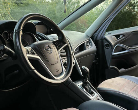 Черный Опель Zafira Tourer, объемом двигателя 1.96 л и пробегом 273 тыс. км за 9450 $, фото 8 на Automoto.ua