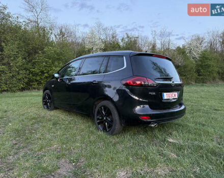 Черный Опель Zafira Tourer, объемом двигателя 0 л и пробегом 220 тыс. км за 9500 $, фото 4 на Automoto.ua