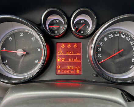 Черный Опель Zafira Tourer, объемом двигателя 2 л и пробегом 235 тыс. км за 9700 $, фото 11 на Automoto.ua