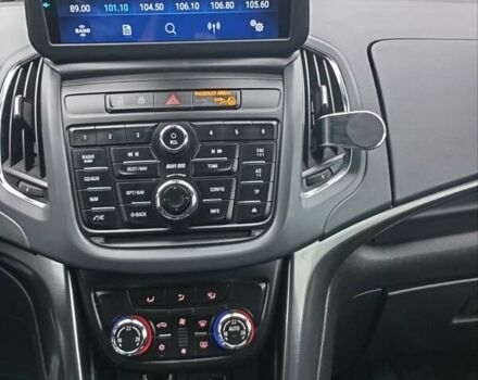 Чорний Опель Zafira Tourer, об'ємом двигуна 1.96 л та пробігом 225 тис. км за 8890 $, фото 9 на Automoto.ua