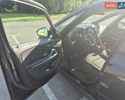 Чорний Опель Zafira Tourer, об'ємом двигуна 1.36 л та пробігом 198 тис. км за 9000 $, фото 17 на Automoto.ua
