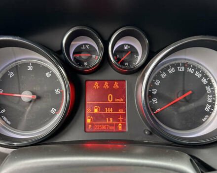 Черный Опель Zafira Tourer, объемом двигателя 2 л и пробегом 235 тыс. км за 9700 $, фото 10 на Automoto.ua