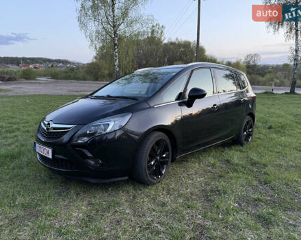 Черный Опель Zafira Tourer, объемом двигателя 0 л и пробегом 220 тыс. км за 9500 $, фото 2 на Automoto.ua