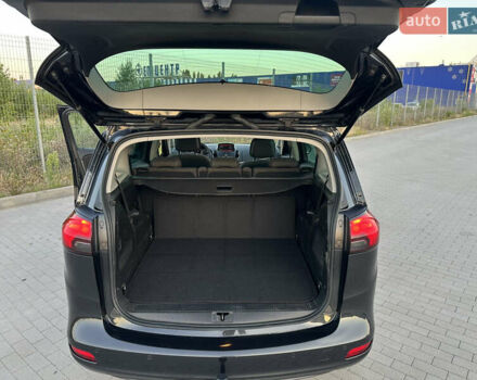 Черный Опель Zafira Tourer, объемом двигателя 1.6 л и пробегом 204 тыс. км за 11200 $, фото 8 на Automoto.ua