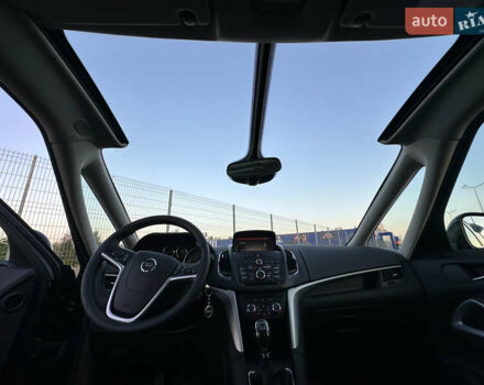 Черный Опель Zafira Tourer, объемом двигателя 1.6 л и пробегом 204 тыс. км за 11200 $, фото 13 на Automoto.ua
