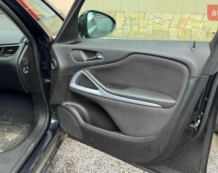 Чорний Опель Zafira Tourer, об'ємом двигуна 1.6 л та пробігом 125 тис. км за 10399 $, фото 5 на Automoto.ua