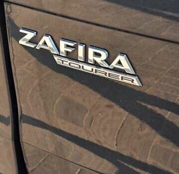 Черный Опель Zafira Tourer, объемом двигателя 1.96 л и пробегом 260 тыс. км за 10700 $, фото 3 на Automoto.ua