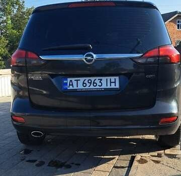 Черный Опель Zafira Tourer, объемом двигателя 1.96 л и пробегом 260 тыс. км за 10700 $, фото 1 на Automoto.ua