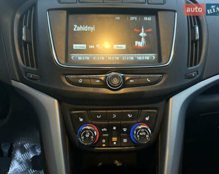 Черный Опель Zafira Tourer, объемом двигателя 1.6 л и пробегом 220 тыс. км за 12500 $, фото 14 на Automoto.ua