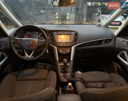 Черный Опель Zafira Tourer, объемом двигателя 1.6 л и пробегом 220 тыс. км за 12750 $, фото 7 на Automoto.ua