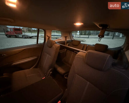 Черный Опель Zafira Tourer, объемом двигателя 1.6 л и пробегом 220 тыс. км за 12750 $, фото 12 на Automoto.ua