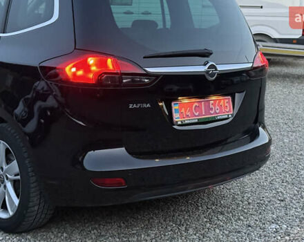 Черный Опель Zafira Tourer, объемом двигателя 1.6 л и пробегом 220 тыс. км за 12500 $, фото 6 на Automoto.ua