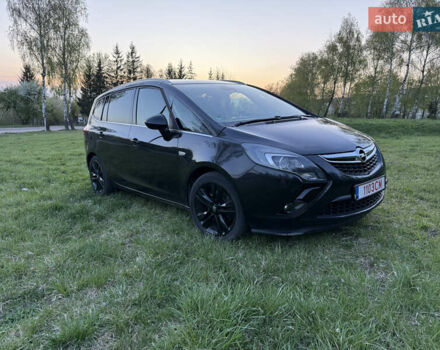 Черный Опель Zafira Tourer, объемом двигателя 0 л и пробегом 220 тыс. км за 9900 $, фото 1 на Automoto.ua