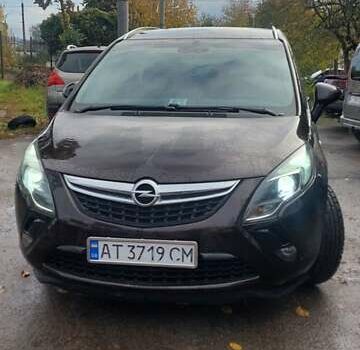 Коричневый Опель Zafira Tourer, объемом двигателя 1.6 л и пробегом 316 тыс. км за 11000 $, фото 1 на Automoto.ua