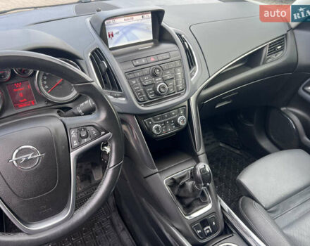 Красный Опель Zafira Tourer, объемом двигателя 2 л и пробегом 199 тыс. км за 10490 $, фото 20 на Automoto.ua