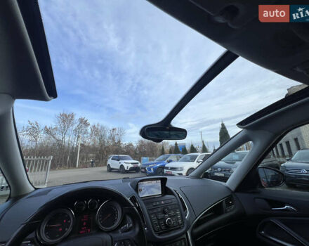 Красный Опель Zafira Tourer, объемом двигателя 2 л и пробегом 199 тыс. км за 10490 $, фото 24 на Automoto.ua