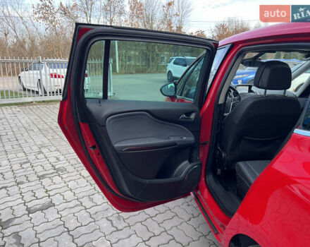 Красный Опель Zafira Tourer, объемом двигателя 2 л и пробегом 199 тыс. км за 10490 $, фото 36 на Automoto.ua