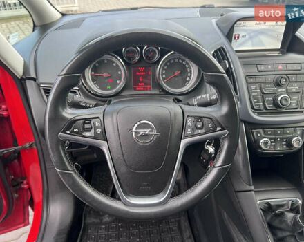 Красный Опель Zafira Tourer, объемом двигателя 2 л и пробегом 199 тыс. км за 10490 $, фото 16 на Automoto.ua