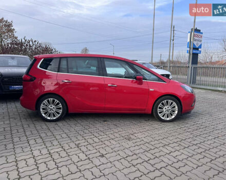 Красный Опель Zafira Tourer, объемом двигателя 2 л и пробегом 199 тыс. км за 10490 $, фото 1 на Automoto.ua
