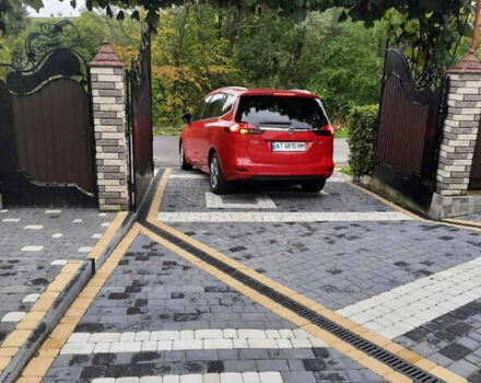 Червоний Опель Zafira Tourer, об'ємом двигуна 1.6 л та пробігом 320 тис. км за 8300 $, фото 6 на Automoto.ua