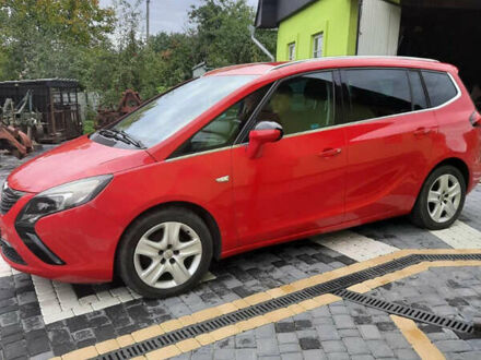 Красный Опель Zafira Tourer, объемом двигателя 1.6 л и пробегом 320 тыс. км за 8300 $, фото 1 на Automoto.ua