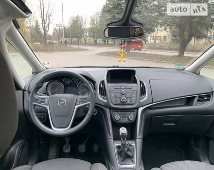 Опель Zafira Tourer, объемом двигателя 2 л и пробегом 237 тыс. км за 9999 $, фото 16 на Automoto.ua