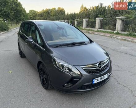 Серый Опель Zafira Tourer, объемом двигателя 2 л и пробегом 198 тыс. км за 10300 $, фото 10 на Automoto.ua