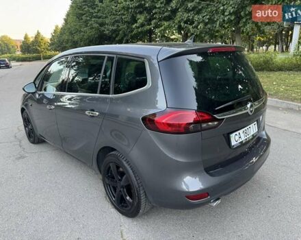 Серый Опель Zafira Tourer, объемом двигателя 2 л и пробегом 198 тыс. км за 10300 $, фото 4 на Automoto.ua