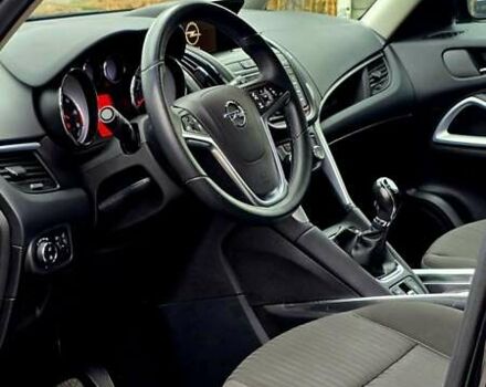 Серый Опель Zafira Tourer, объемом двигателя 2 л и пробегом 142 тыс. км за 12000 $, фото 6 на Automoto.ua