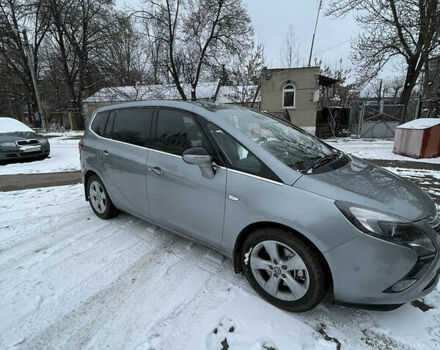 Серый Опель Zafira Tourer, объемом двигателя 2 л и пробегом 290 тыс. км за 8500 $, фото 18 на Automoto.ua