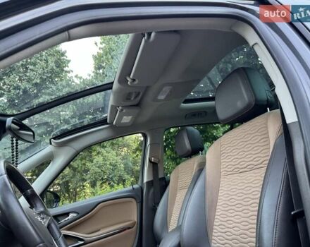 Серый Опель Zafira Tourer, объемом двигателя 2 л и пробегом 198 тыс. км за 10300 $, фото 20 на Automoto.ua