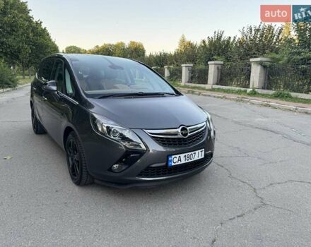 Серый Опель Zafira Tourer, объемом двигателя 2 л и пробегом 198 тыс. км за 10300 $, фото 12 на Automoto.ua