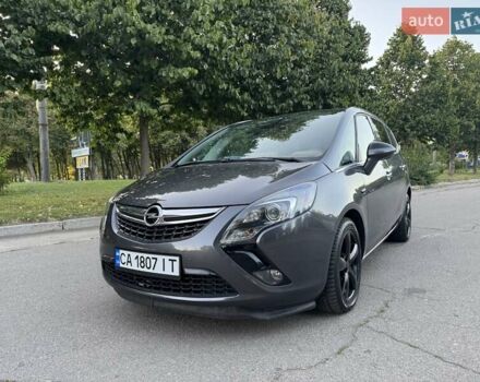 Серый Опель Zafira Tourer, объемом двигателя 2 л и пробегом 198 тыс. км за 10300 $, фото 16 на Automoto.ua