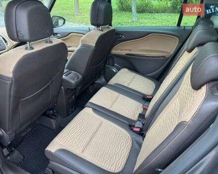 Серый Опель Zafira Tourer, объемом двигателя 2 л и пробегом 198 тыс. км за 10300 $, фото 19 на Automoto.ua