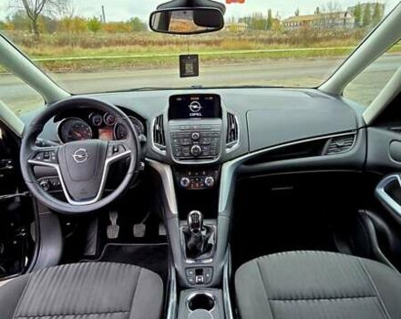 Серый Опель Zafira Tourer, объемом двигателя 2 л и пробегом 142 тыс. км за 12000 $, фото 5 на Automoto.ua