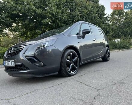 Серый Опель Zafira Tourer, объемом двигателя 2 л и пробегом 198 тыс. км за 10300 $, фото 2 на Automoto.ua