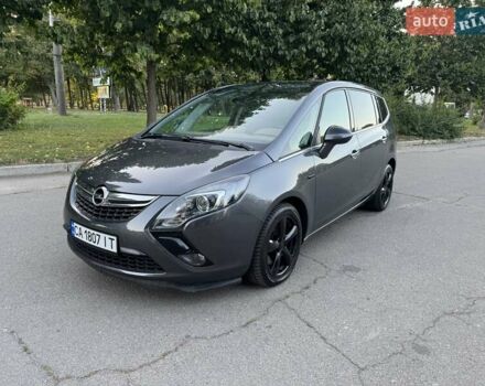 Серый Опель Zafira Tourer, объемом двигателя 2 л и пробегом 198 тыс. км за 10300 $, фото 15 на Automoto.ua