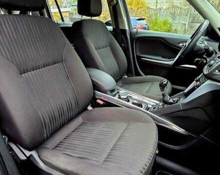 Серый Опель Zafira Tourer, объемом двигателя 2 л и пробегом 142 тыс. км за 12000 $, фото 7 на Automoto.ua