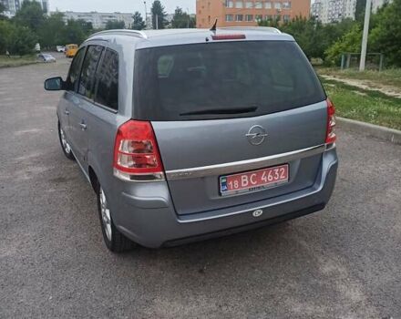 Серый Опель Zafira Tourer, объемом двигателя 1.8 л и пробегом 207 тыс. км за 7500 $, фото 4 на Automoto.ua