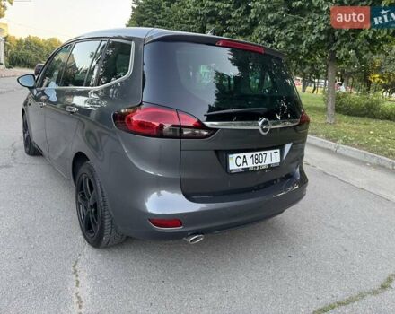 Серый Опель Zafira Tourer, объемом двигателя 2 л и пробегом 198 тыс. км за 10300 $, фото 6 на Automoto.ua