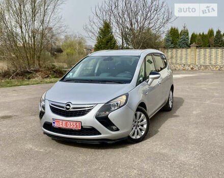 Сірий Опель Zafira Tourer, об'ємом двигуна 2 л та пробігом 221 тис. км за 10300 $, фото 1 на Automoto.ua