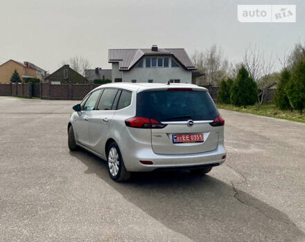 Серый Опель Zafira Tourer, объемом двигателя 2 л и пробегом 221 тыс. км за 10300 $, фото 4 на Automoto.ua