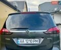 Серый Опель Zafira Tourer, объемом двигателя 2 л и пробегом 234 тыс. км за 8700 $, фото 2 на Automoto.ua